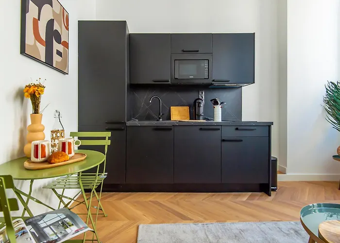 302B Beautiful Studio Refurbished Downtown / Ac