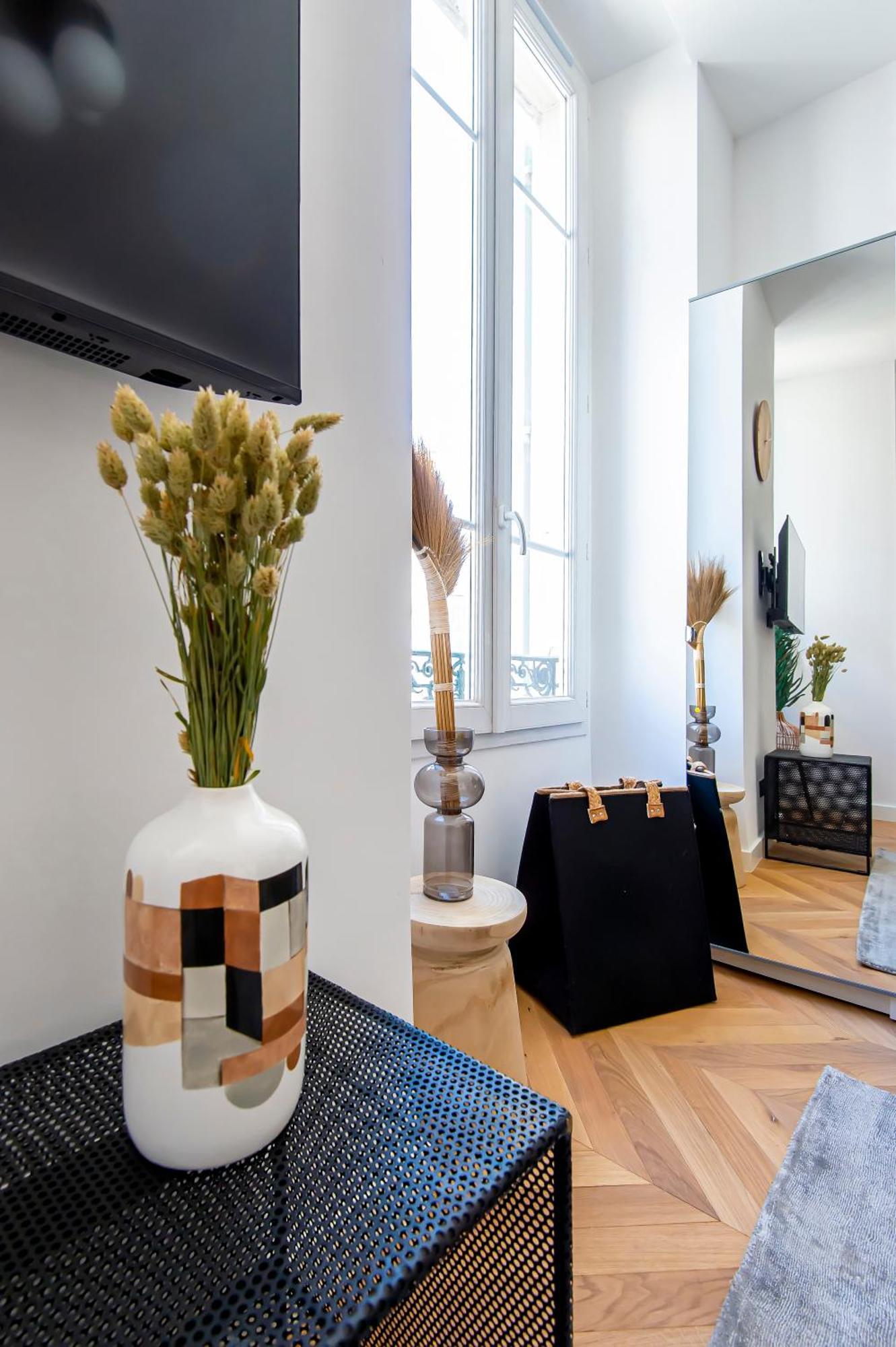 302b Beautiful Refurbished Downtown / Ac Apartment Nice