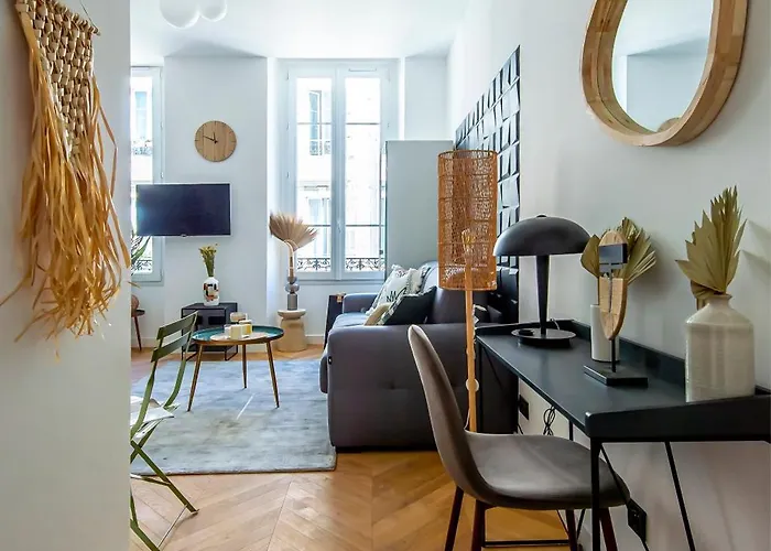302B Beautiful Studio Refurbished Downtown / Ac